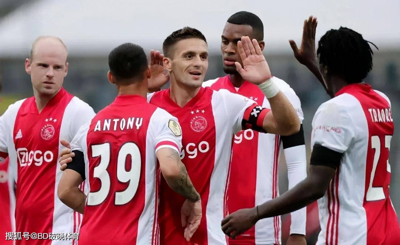 名球员与现 名球员与现