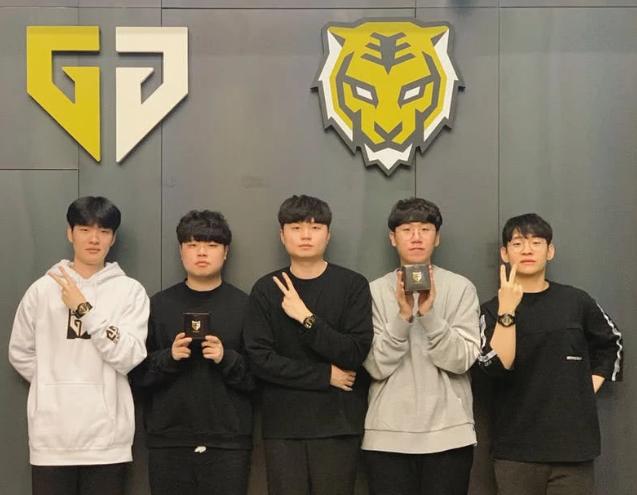 在此期间 在此期间